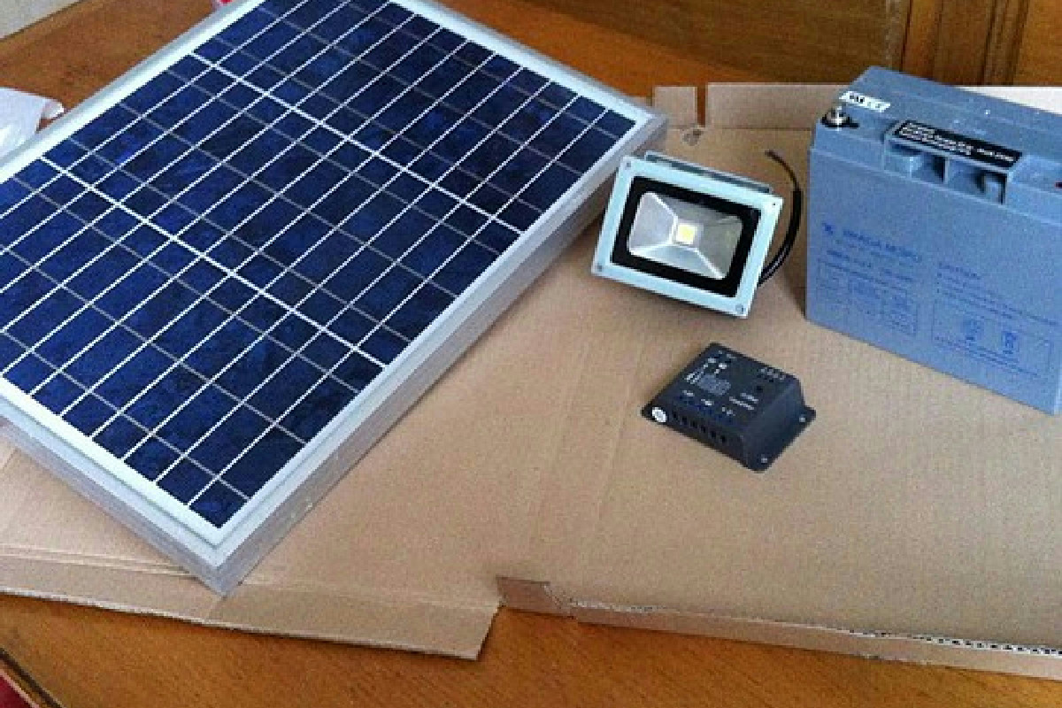 Balcone con fotovoltaico e accumulo nel 2025: ecco quanto scende la bolletta in appartamento