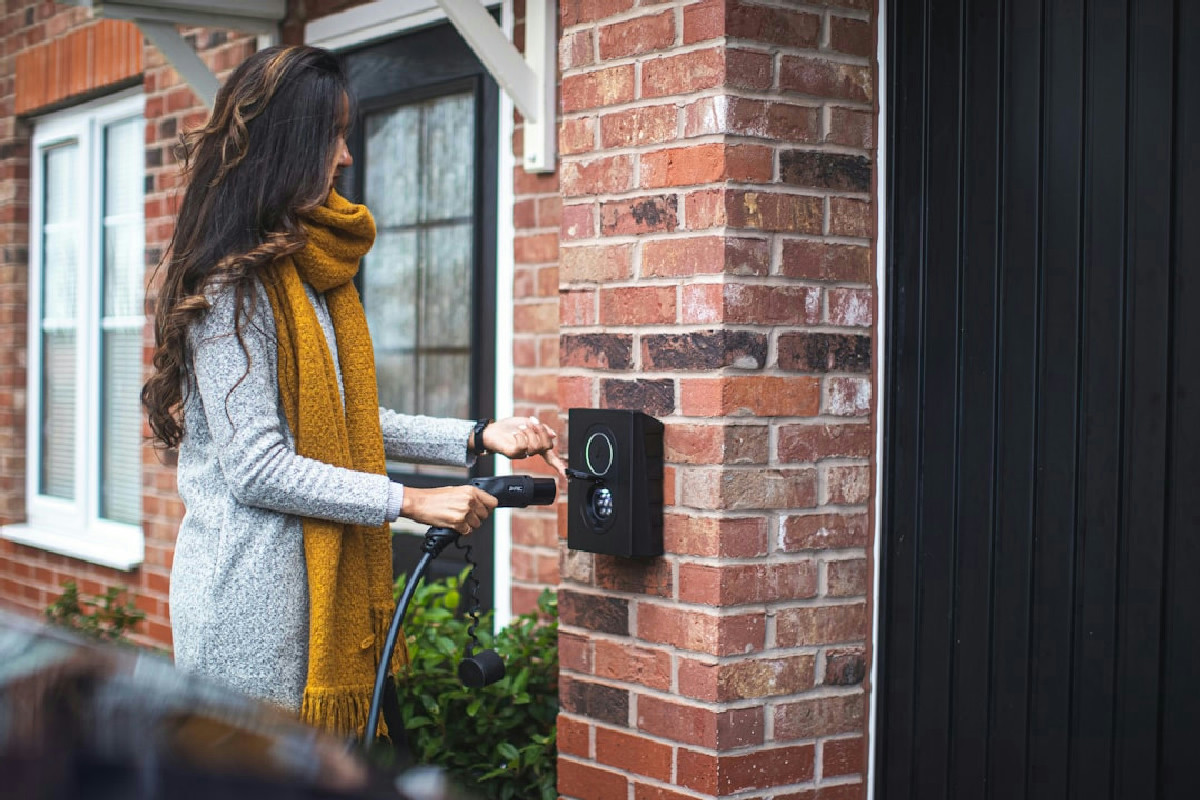 Colonnine domestiche: chi installa a casa ottiene subito l’80% di rimborso spese dallo Stato