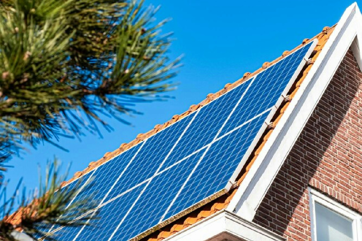 Pannelli solari in casa: quello che molti sbagliano all’inizio e la mossa che fa risparmiare