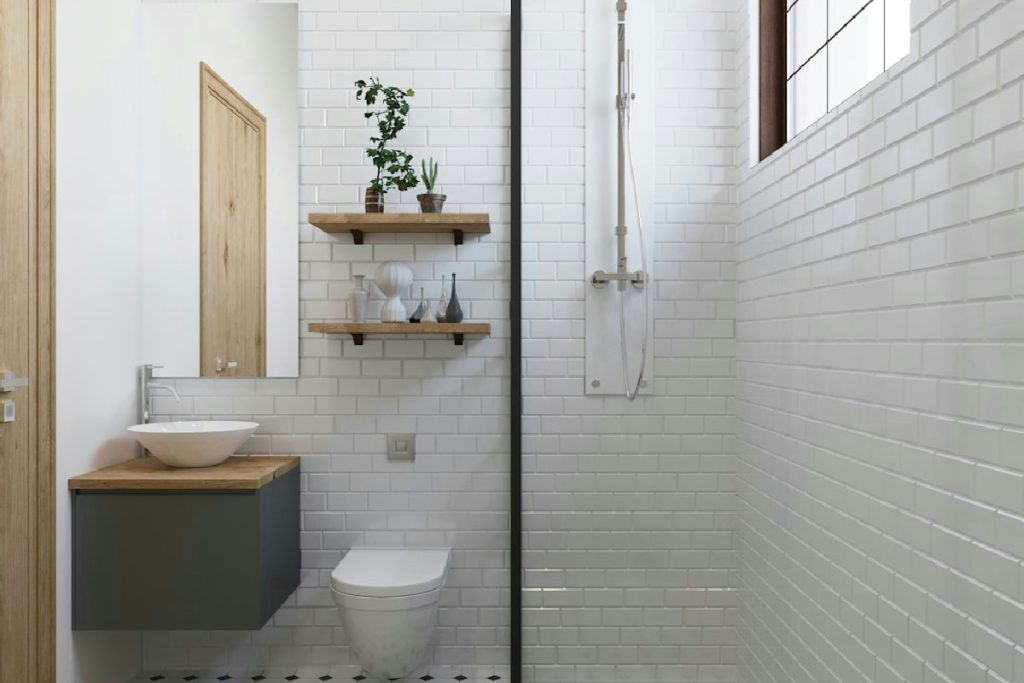 Bagno funzionale e di design: come scegliere piatti e cristalli su misura Remail