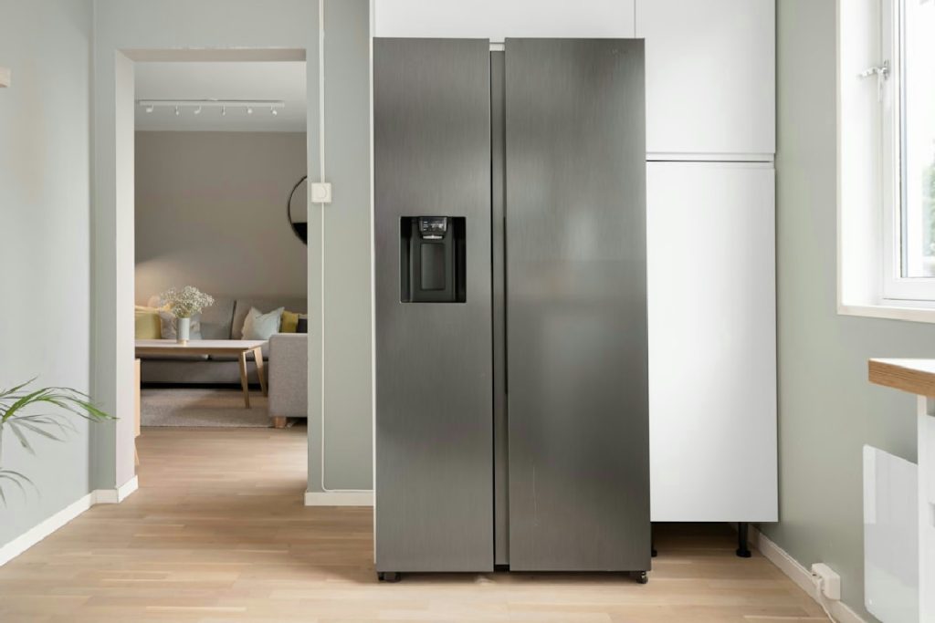 Controlla rapidamente il frigorifero e scopri come ottenere fino a 3600€ grazie alla Legge 104 nel 2025