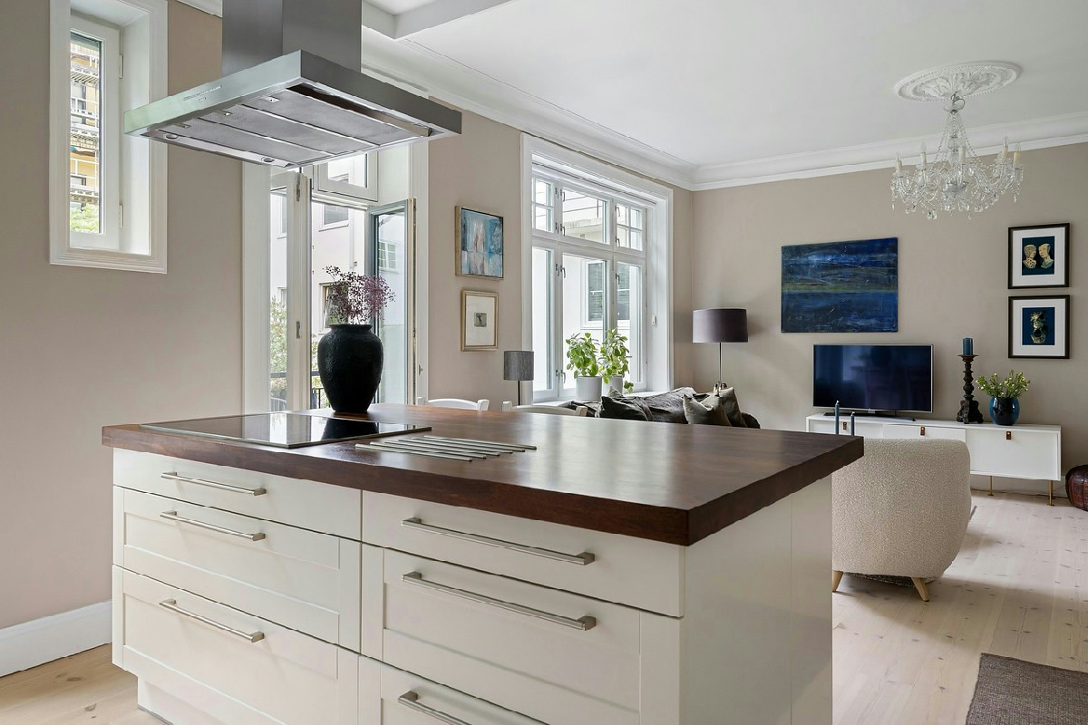 Elementi fondamentali per unire cucina e soggiorno mantenendo funzionalità e stile in casa