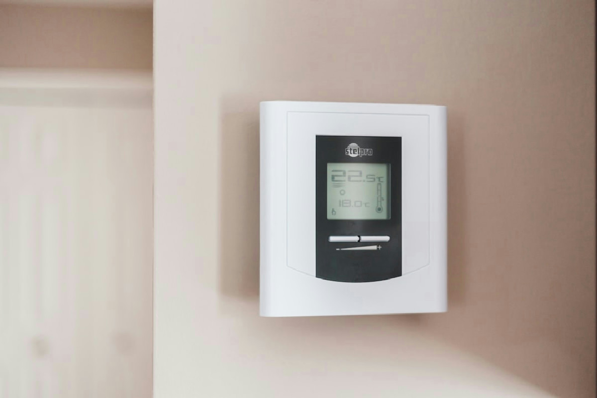 Installare un termostato evoluto prima dell'inverno: risparmi reali e comfort garantito al caldo