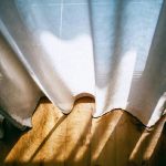 Lavare le tende senza rovinarle: il ciclo perfetto per mantenere tessuti freschi e intatti a lungo