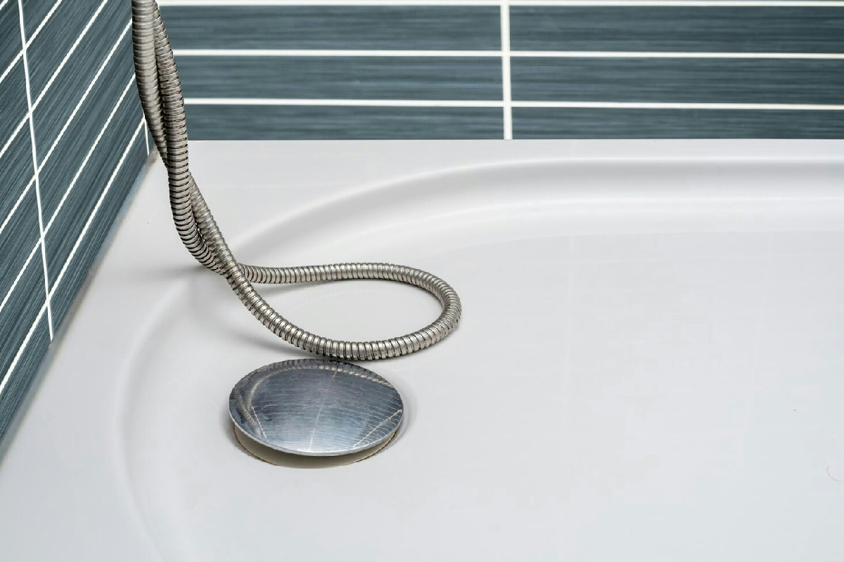 Scarico della doccia intasato da tempo: scopri il rimedio green per liberarlo senza fatica