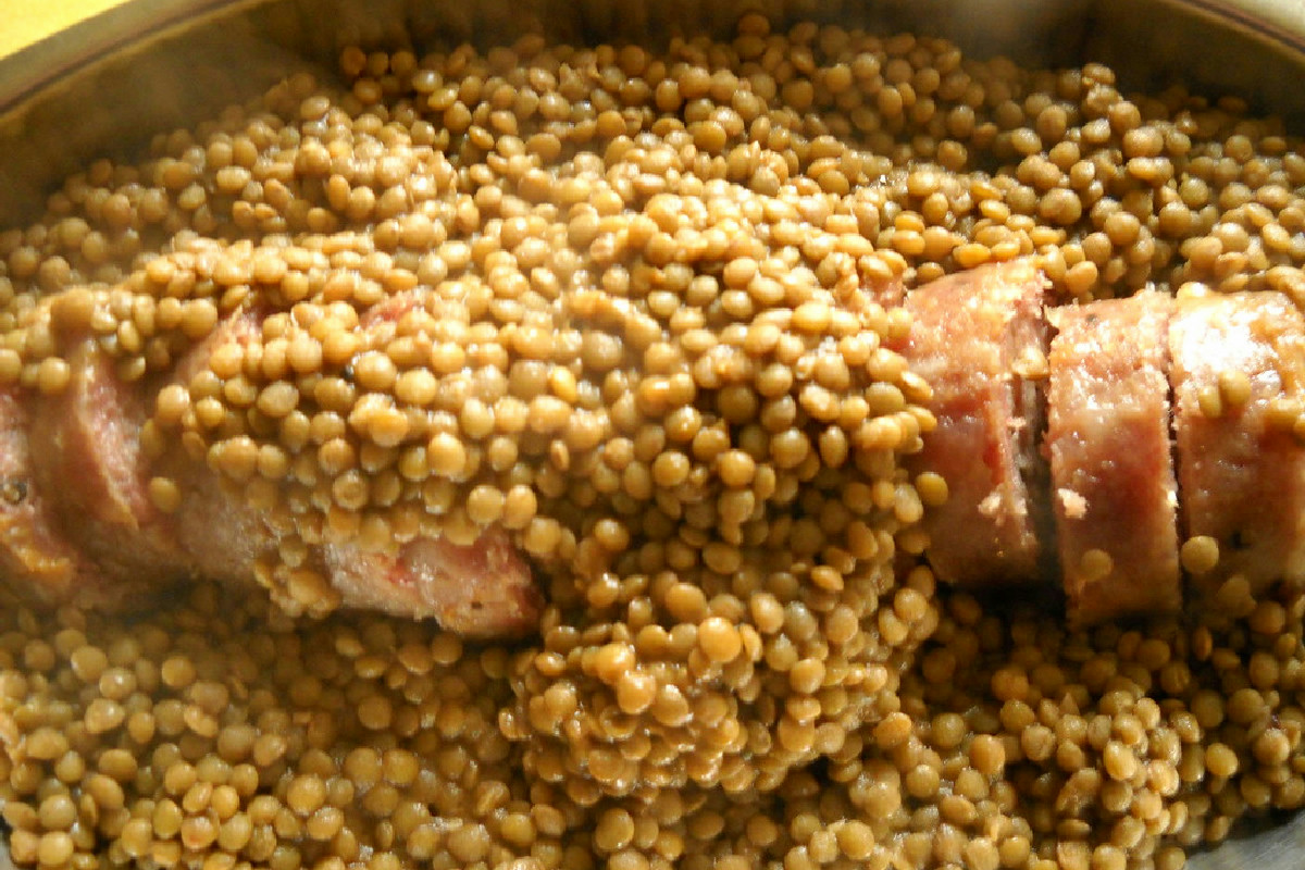 Il segreto per cucinare il cotechino delle feste e ottenere la morbidezza perfetta