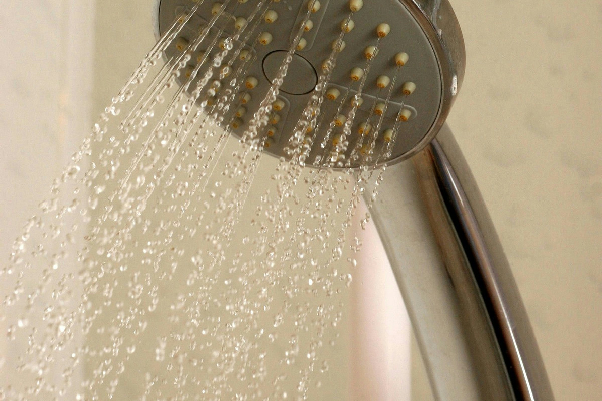 Addio al calcare nella doccia: trucchi pratici per mantenerla pulita e brillante senza fatica