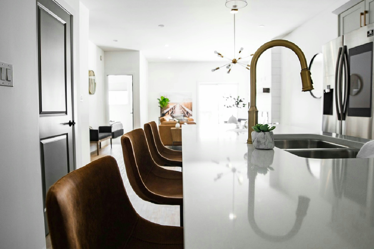 Arredi pratici e atmosfere raffinate per una cucina moderna in ogni ambiente della casa