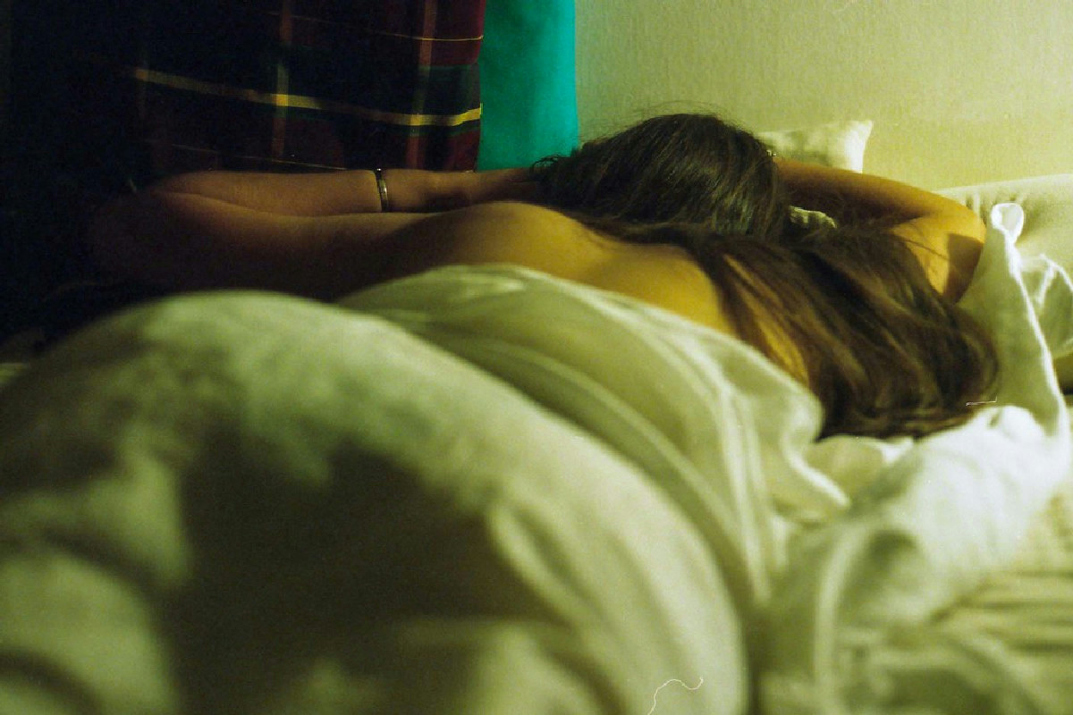 La pianta che riduce il rumore e favorisce un sonno più profondo in camera da letto