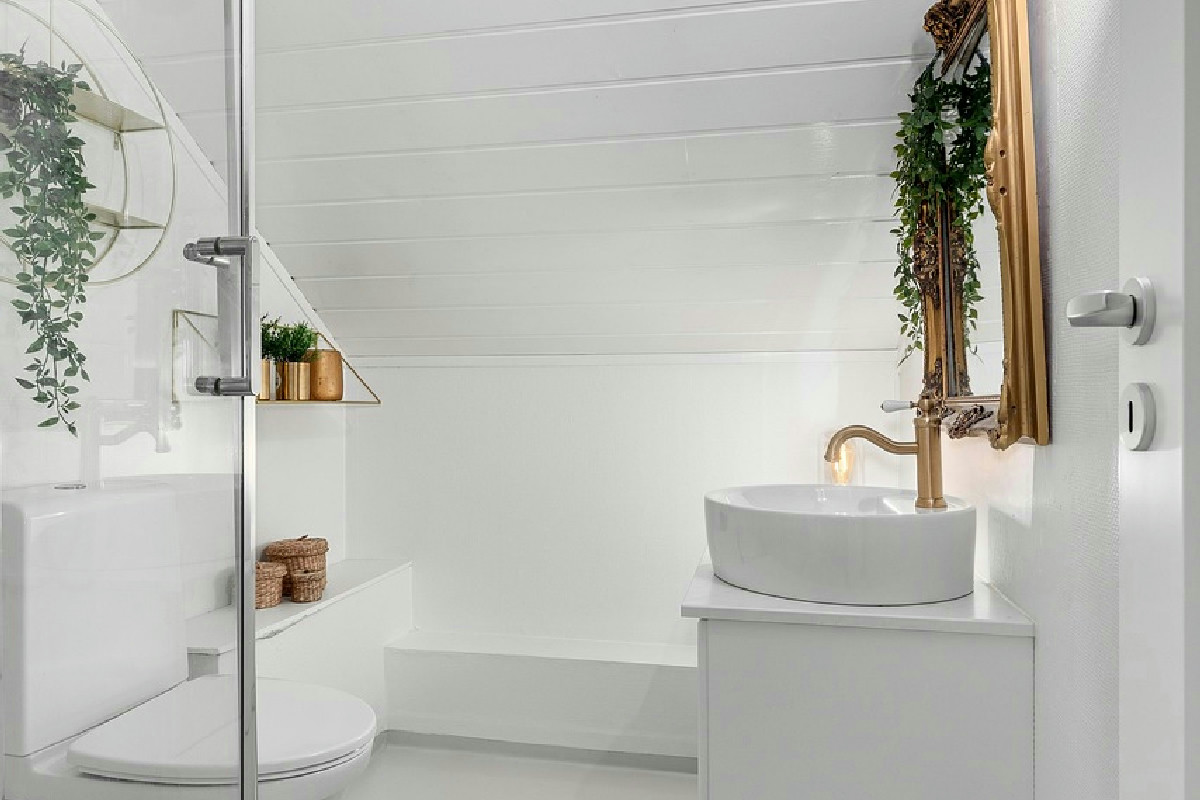 Progettazione di un bagno funzionale e stiloso senza demolizioni lunghe e costose