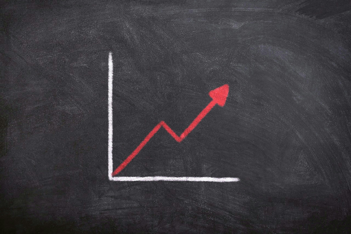 Risparmiare con l’aumento dei tassi: strategie efficaci per tutelare e valorizzare il capitale oggi