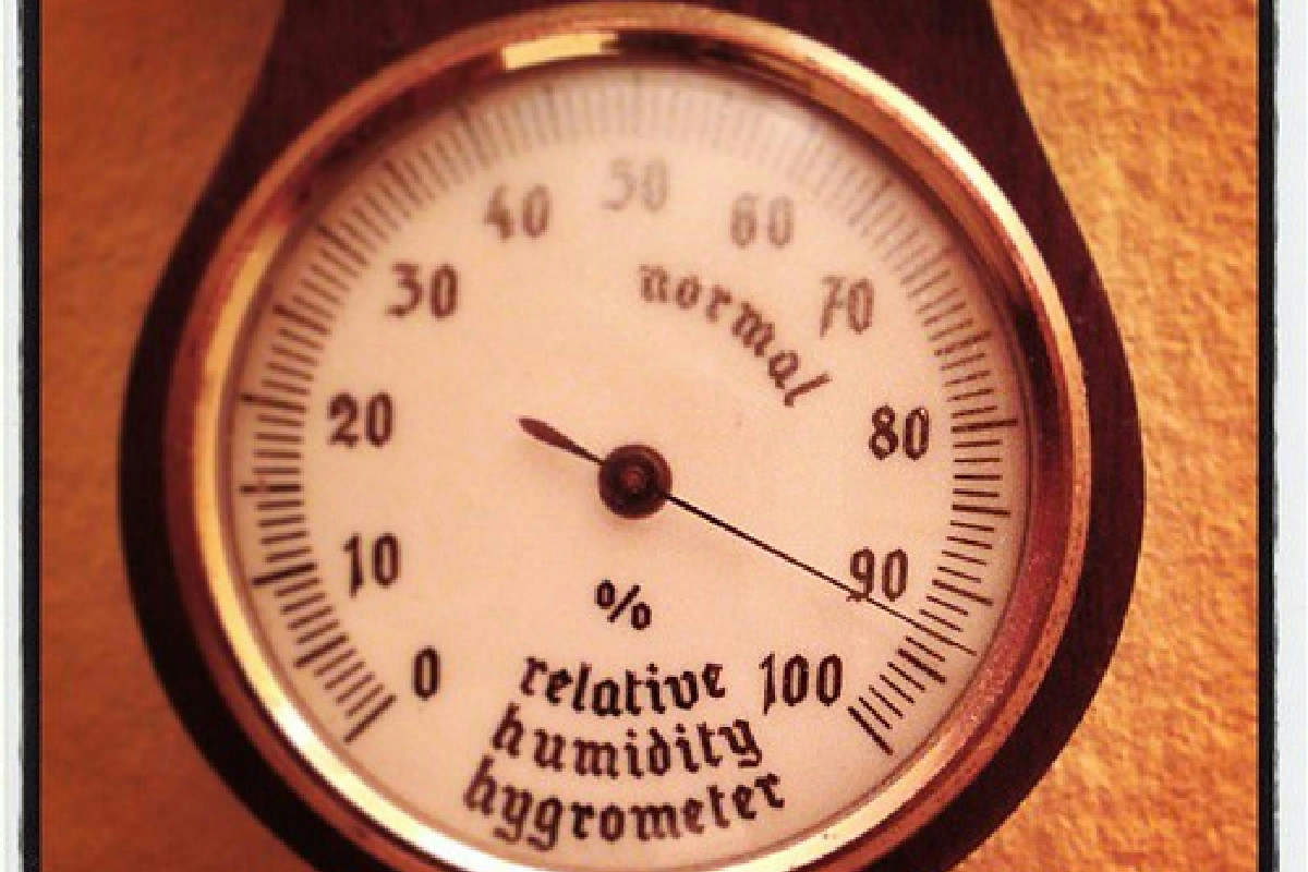 Segnali evidenti dell’umidità in casa anche senza muffa: cosa controllare per sicurezza