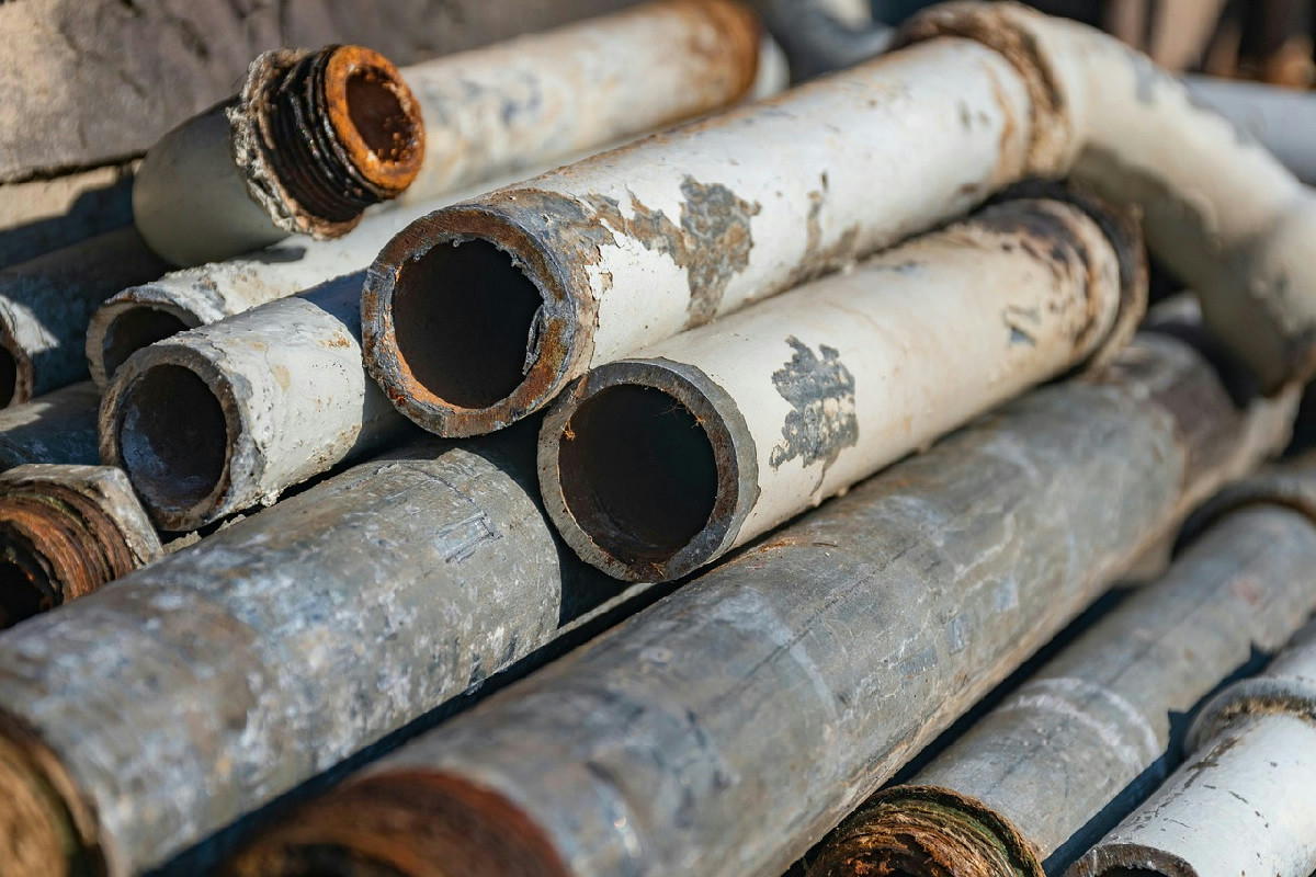 Tecnica efficace per liberare gli scarichi senza usare aceto né bicarbonato naturale